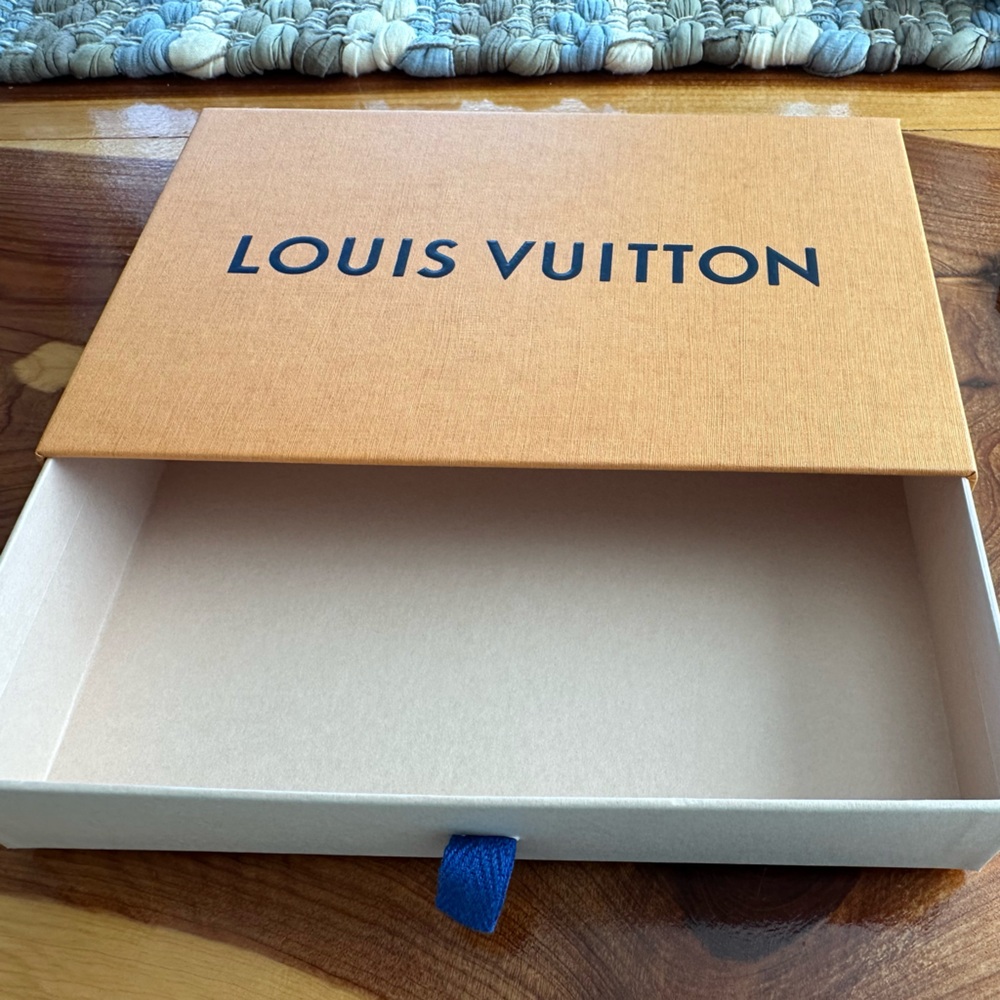 Louis Vuitton Tan Gift Box with Blue Branded Ribbon - Picture 2 of 4